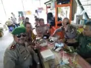 Kapolsek Karawaci dan Danramil 01/Tangerang Suguhkan Simbol Keakraban antara Polisi dan TNI KeKapolsek Karawaci dan Danramil 01/Tangerang Suguhkan Simbol Keakraban antara Polisi dan TNI