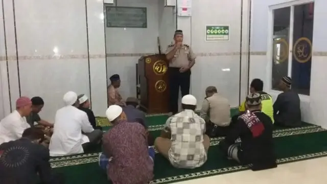 Program Polisi Cinta Masjid Disambut Kapolsek Neglasari dengan Shalat Berjamaah Program Polisi Cinta Masjid Disambut Kapolsek Neglasari dengan Shalat Berjamaah
