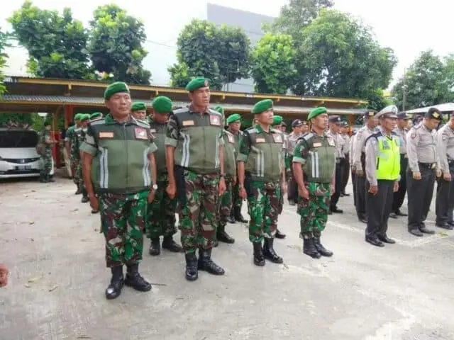 Jalin Sinergitas, Kapolsek Jatiuwung Rangkul TNI dan Masyarakat Ciptakan Suasana Aman Jalin Sinergitas, Kapolsek Jatiuwung Rangkul TNI dan Masyarakat Ciptakan Suasana Aman