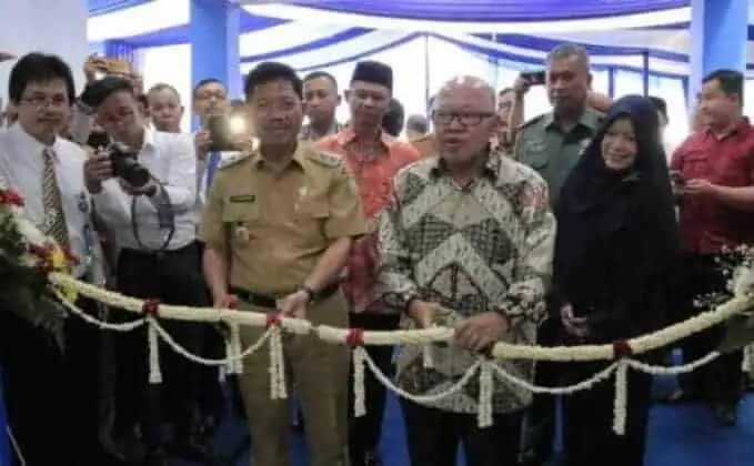 Sampah Berserakan Usai Pesta Tahun Baru, Jemaat Ahmadiyah Gelar Aksi Clean The City di Taman Gajah