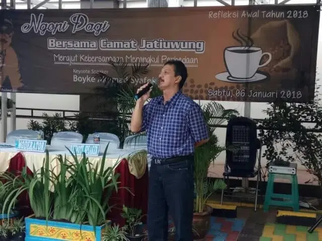 Perkuat Sinergitas, Camat Jatiuwung Ajak Ngopi Bareng Bersama Masyarakat Perkuat Sinergitas, Camat Jatiuwung Ajak Ngopi Bareng Bersama Masyarakat