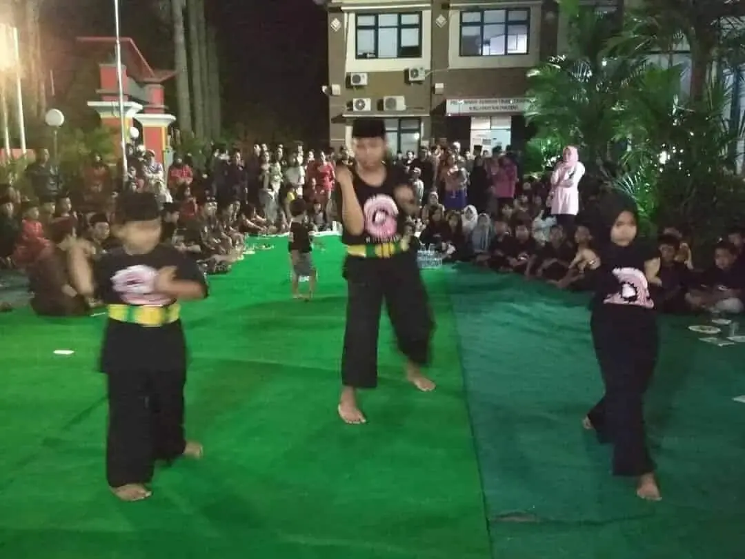 KPU Rangkul Guru Silat Betawi se-Kecamatan Larangan Sosialisasikan Pilkada Kota Tangerang KPU Rangkul Guru Silat Betawi se-Kecamatan Larangan Sosialisasikan Pilkada Kota Tangerang