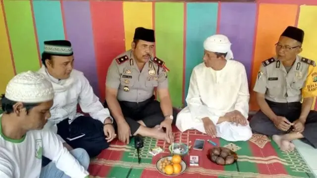 Pogram Polisi Cinta Masjid, Kapolsek Karawaci Getol Hadiri Perayaan Maulid Nabi Muhammad SAW Pogram Polisi Cinta Masjid, Kapolsek Karawaci Getol Hadiri Perayaan Maulid Nabi Muhammad SAW