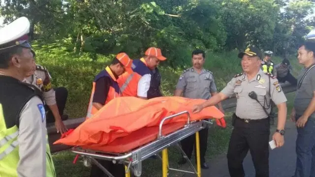 Mayat Ditemukan di Parit Jalan Tol, Kapolsek Ciledug Bergegas Meluncur ke TKP Mayat Ditemukan di Parit Jalan Tol, Kapolsek Ciledug Bergegas Meluncur ke TKP
