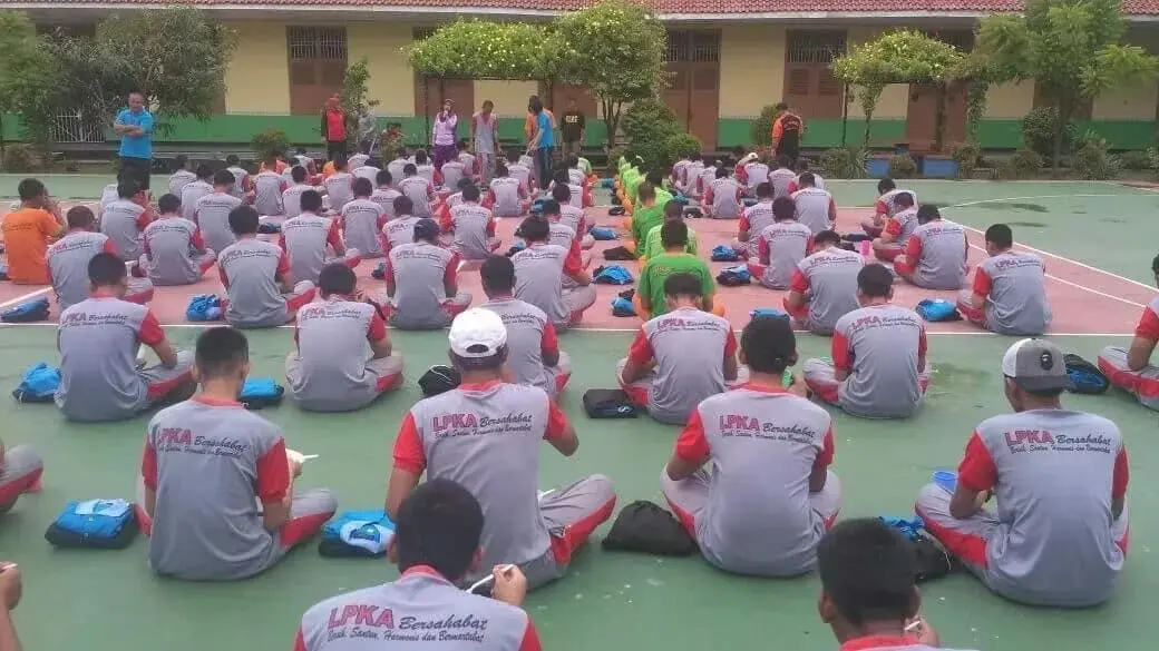 Anak Binaan LPKA Tangerang Mendapatkan Bantuan Seragam Pakaian Anak Binaan LPKA Tangerang Mendapatkan Bantuan Seragam Pakaian