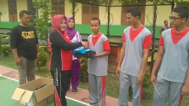 Anak Binaan LPKA Tangerang Mendapatkan Bantuan Seragam Pakaian Anak Binaan LPKA Tangerang Mendapatkan Bantuan Seragam Pakaian