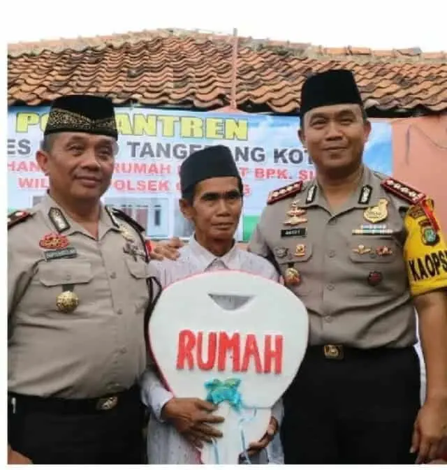 Kapolres Metro Tangerang Kota Rampungkan Target Bedah Rumah Warga Tidak Mampu Kapolres Metro Tangerang Kota Rampungkan Target Bedah Rumah Warga Tidak Mampu