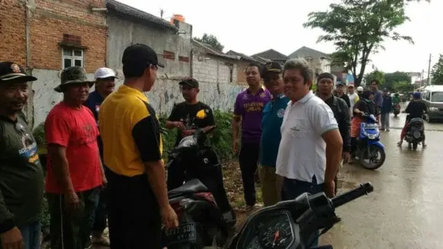 Kelurahan Bonang Galakan Kerja Bakti Tanam Pohon di Pinggir Kali Sabi Kelurahan Bonang Galakan Kerja Bakti Tanam Pohon di Pinggir Kali Sabi