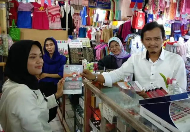 KPU Gandeng PD Pasar Kota Tangerang Ajak Pedagang Ingatkan Tanggal Coblos Kepada Pelanggannya KPU Gandeng PD Pasar Kota Tangerang Ajak Pedagang Ingatkan Tanggal Coblos Kepada Pelanggannya