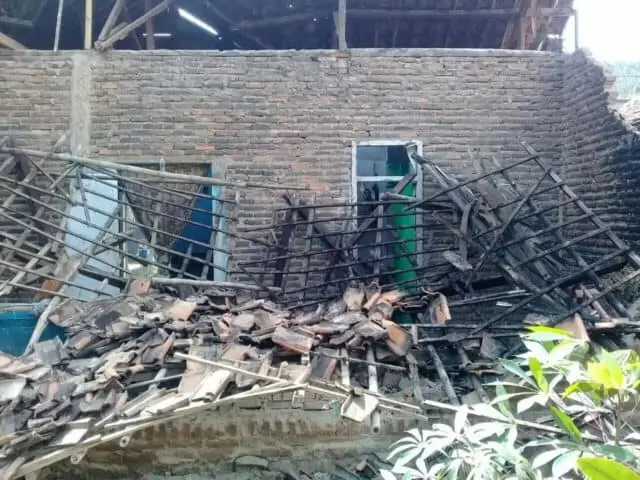 Dua Rumah di Kabupaten Serang Ambruk Terdampak Gempa Dua Rumah di Kabupaten Serang Ambruk Terdampak Gempa