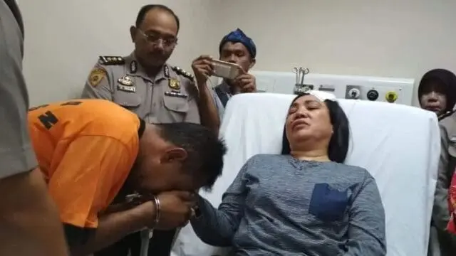 Polisi Wanita Babak Belur Dihujani Pukulan oleh Sopir Truk Polisi Wanita Babak Belur Dihujani Pukulan oleh Sopir Truk