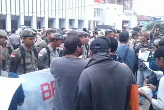 Geruduk Balai Kota, Massa Desak Airin Copot kepala Dinas Perhubungan Kota Tangerang Selatan