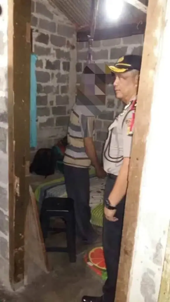 Suami Penjual Sosis Goreng Tewas Gantung Diri di Cipadu Suami Penjual Sosis Goreng Tewas Gantung Diri di Cipadu