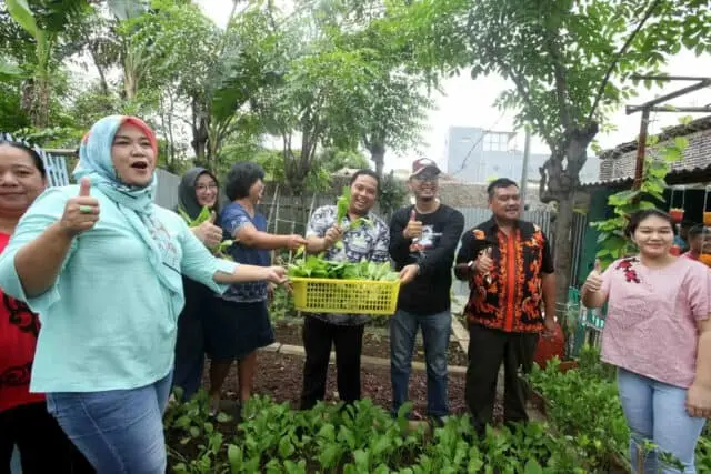 Wali Kota Tangerang Kunjungi Program Kampung PHBS di Kampung Gerendeng Pulo Wali Kota Tangerang Kunjungi Program Kampung PHBS di Kampung Gerendeng Pulo