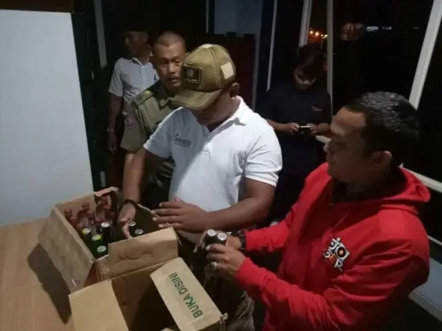Dibekingi Oknum Kafe Sahara Jual Miras, Tim Kalongwewe Gakumda Sita 144 Botol Dibekingi Oknum Kafe Sahara Jual Miras, Tim Kalongwewe Gakumda Sita 144 Botol