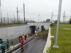 Jalur Kereta Bandara Masih Terganggu Akibat Longsor Jalur Kereta Bandara Masih Terganggu Akibat Longsor