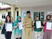 Pemkot Tangsel Berikan Sertifikat Halal Untuk Para Usaha UMKM Pemkot Tangsel Berikan Sertifikat Halal Untuk Para Usaha UMKM