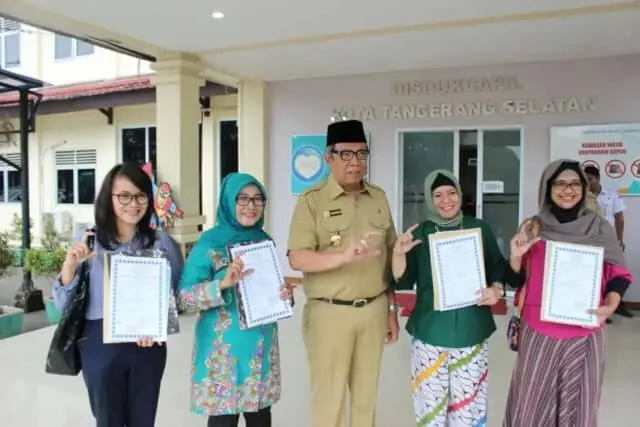 Pemkot Tangsel Berikan Sertifikat Halal Untuk Para Usaha UMKM Pemkot Tangsel Berikan Sertifikat Halal Untuk Para Usaha UMKM