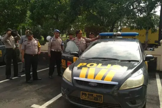 Kapolsek Neglasari Teliti Periksa Kendaraan Dinas Patroli