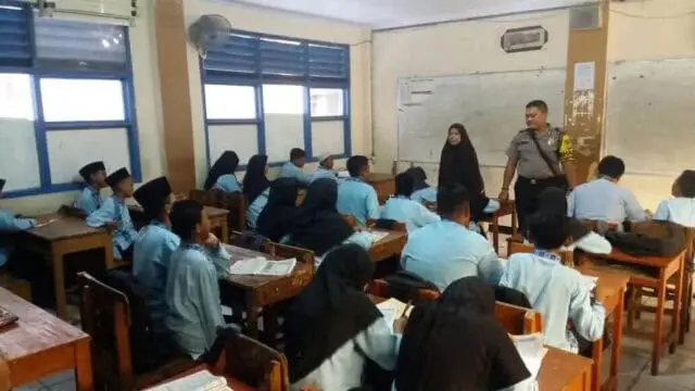 Antisipasi Perkelahian Pelajar, Polsek Jatiuwung Gencar Sambangi Siswa di Sekolah Antisipasi Perkelahian Pelajar, Polsek Jatiuwung Gencar Sambangi Siswa di Sekolah