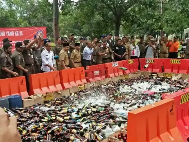 7.178 Miras Dimusnahkan Pemkot Tangerang 7.178 Miras Dimusnahkan Pemkot Tangerang