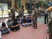 Satpol PP Jaring 12 Pelajar Bolos Sekolah Asyik Main Game Online di Warnet Satpol PP Jaring 12 Pelajar Bolos Sekolah Asyik Main Game Online di Warnet
