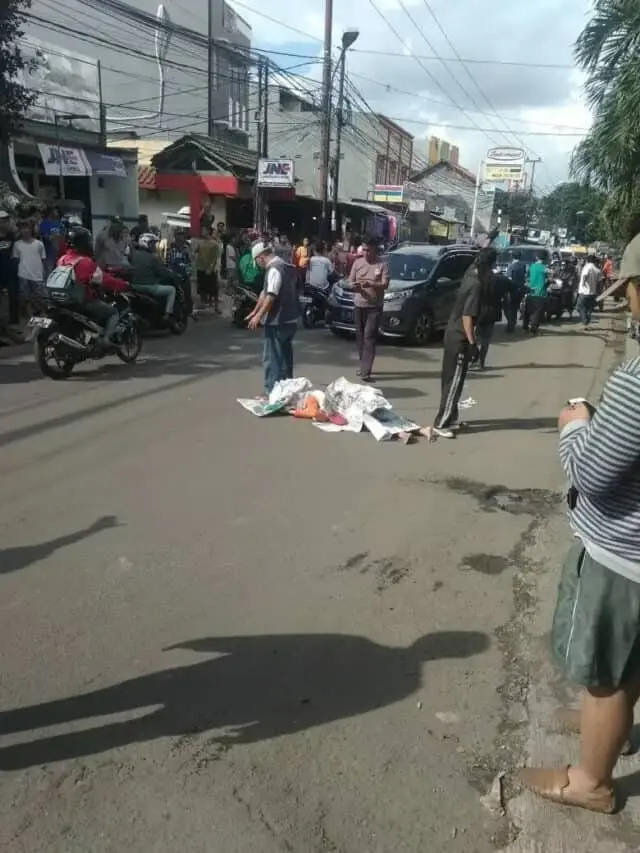 Berboncengan Motor Wanita Asal Ciledug Tewas Terlindas Bus di Jalan Karang Tengah Berboncengan Motor Wanita Asal Ciledug Tewas Terlindas Bus di Jalan Karang Tengah