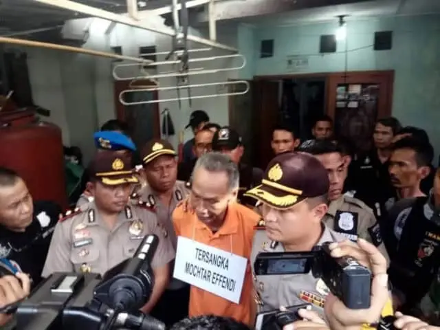 Begini Rekonstruksi Pembunuhan Satu Keluarga di Kota Tangerang Begini Rekonstruksi Pembunuhan Satu Keluarga di Kota Tangerang