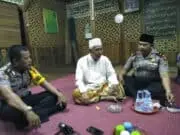 Beredar Isu Tokoh Agama Diserang, Kapolsek Karawaci Jalin Silaturahmi ke Pondok Pesantren Beredar Isu Tokoh Agama Diserang, Kapolsek Karawaci Jalin Silaturahmi ke Pondok Pesantren