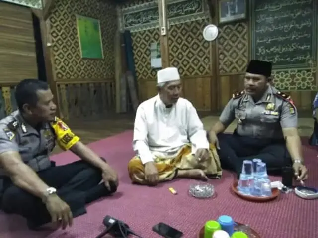 Beredar Isu Tokoh Agama Diserang, Kapolsek Karawaci Jalin Silaturahmi ke Pondok Pesantren Beredar Isu Tokoh Agama Diserang, Kapolsek Karawaci Jalin Silaturahmi ke Pondok Pesantren