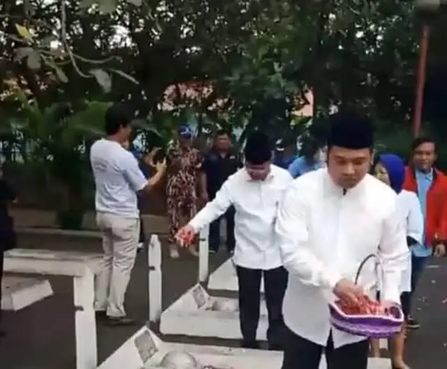 Jelang HUT Kota Tangerang Ke-25 Arief Lakukan Ziarah ke TMP Taruna Perayaan Jelang HUT Kota Tangerang Ke-25 Arief Lakukan Ziarah ke TMP Taruna Perayaan