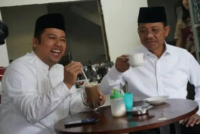 Arief-Sachrudin Mengawali Blusukan Seruput Kopi di Pasar Lama Arief-Sachrudin Mengawali Blusukan Seruput Kopi di Pasar Lama