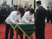Gubernur Banten Lantik Pjs Wali Kota Tangerang Gantikan Arief Gubernur Banten Lantik Pjs Wali Kota Tangerang Gantikan Arief
