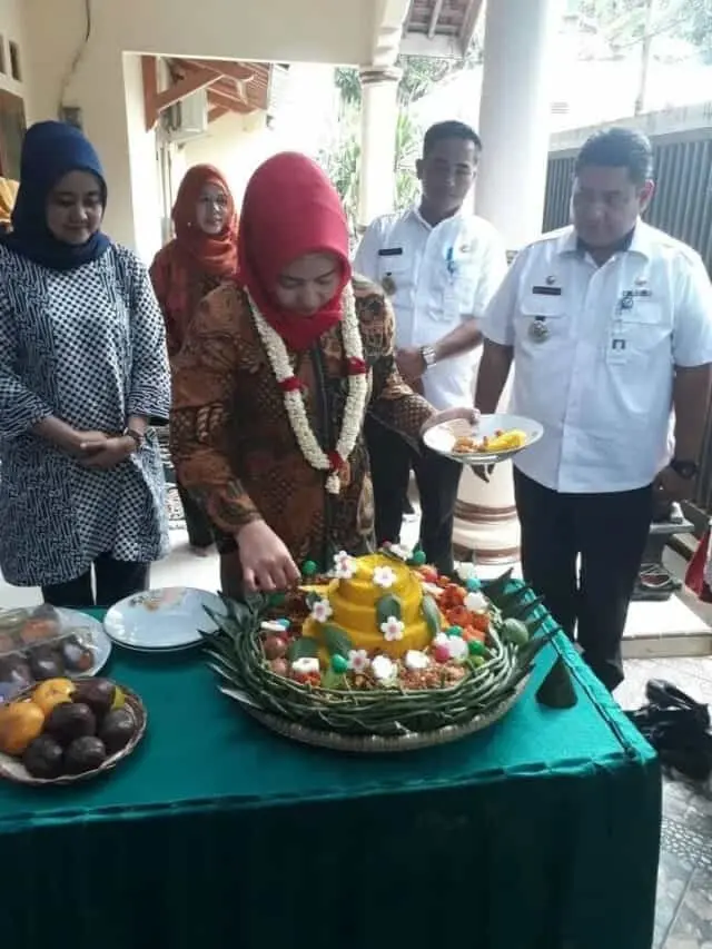 Ibu Walikota Tangerang Tinjau Kampung PHBS di Kelurahan Gondrong Ibu Walikota Tangerang Tinjau Kampung PHBS di Kelurahan Gondrong