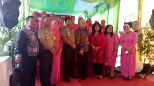 Polres Tangerang Selatan Gelar Bedah Rumah di Kecamatan Kelapa Dua Polres Tangerang Selatan Gelar Bedah Rumah di Kecamatan Kelapa Dua