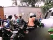 Sopir Angkot Tabrak Pengendara Motor di Curug Sopir Angkot Tabrak Pengendara Motor di Curug