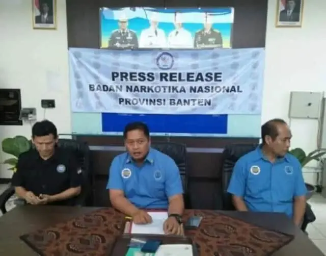 BNN Banten Ringkus Pembeli Bahan Ekstasi Online dari Belanda BNN Banten Ringkus Pembeli Bahan Ekstasi Online dari Belanda