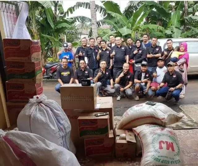 Komunitas Grand Livina Club Indonesia Lakukan Kegiatan Sosial Komunitas Grand Livina Club Indonesia Lakukan Kegiatan Sosial