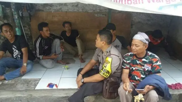 Anggota Polsek Jatiuwung Rangkul Tukang Ojek Online dan Pangkalan Anggota Polsek Jatiuwung Rangkul Tukang Ojek Online dan Pangkalan