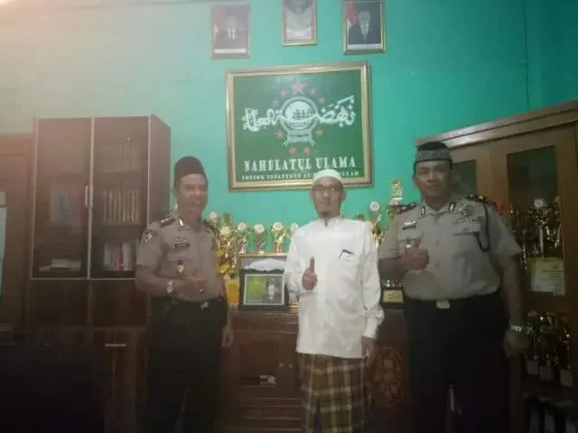 Silaturahmi ke Ponpes Al Hasyimiyah, AKBP Sucipto: Jika Hendak Dicintai Masyarakat, Tembaklah Hatinya Silaturahmi ke Ponpes Al Hasyimiyah, AKBP Sucipto: Jika Hendak Dicintai Masyarakat, Tembaklah Hatinya