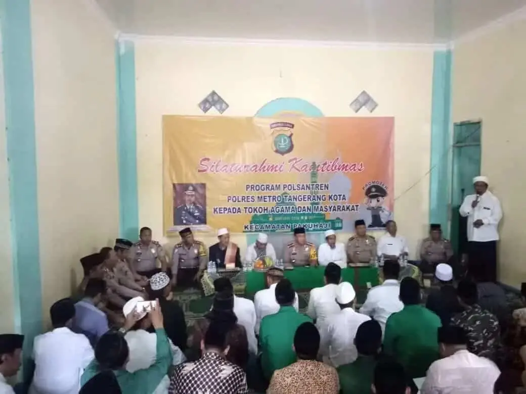 Nasihat Kapolres Metro Tangerang Kota untuk Santri Ponpes Darussalam Litarbiyatil Islamiyah Nasihat Kapolres Metro Tangerang Kota untuk Santri Ponpes Darussalam Litarbiyatil Islamiyah