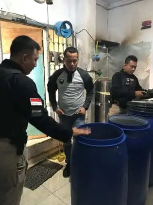 Tim Elang Cisadane Polres Metro Tangerang Kota Gerebek Rumah Produksi Ciu di Sepatan