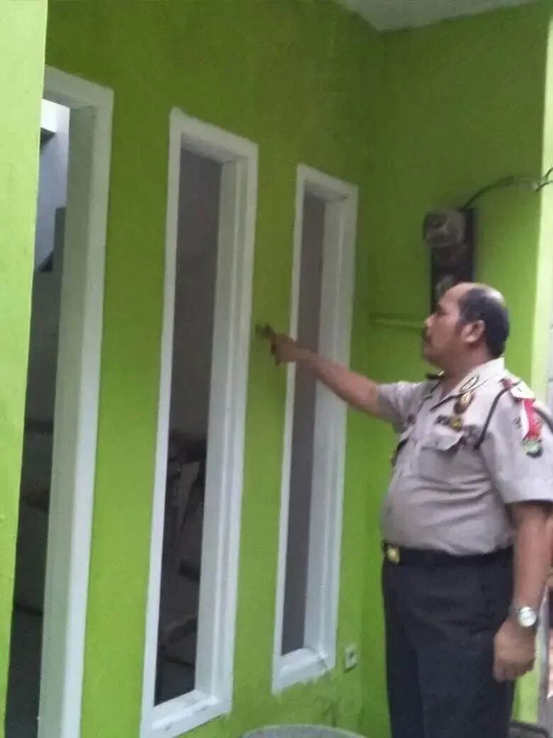 Kapolsek Karawaci Tinjau Pembangunan Bedah Rumah Marbot Masjid Kapolsek Karawaci Tinjau Pembangunan Bedah Rumah Marbot Masjid