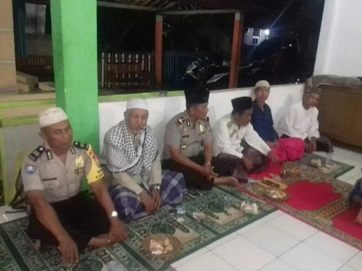 Kapolsek Karawaci Sambangi Ponpes Darurrohman Kota Tangerang Kapolsek Karawaci Sambangi Ponpes Darurrohman Kota Tangerang