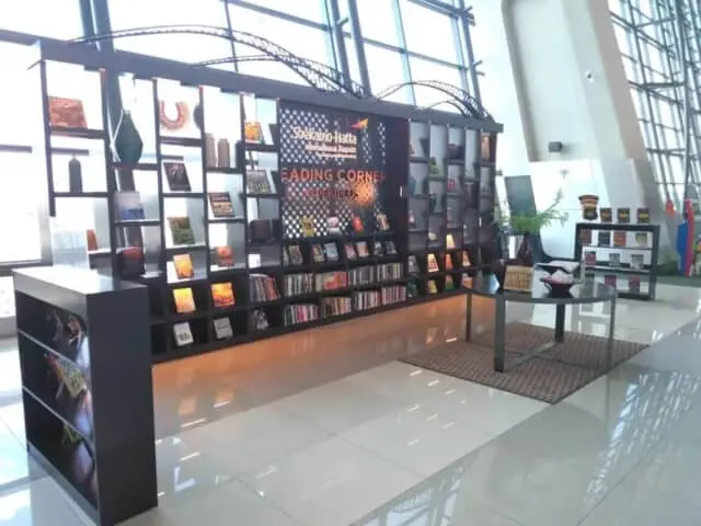 Wajah Baru Cantiknya Perpustakaan di Ruang Tunggu Penumpang Bandara Soetta Wajah Baru Cantiknya Perpustakaan di Ruang Tunggu Penumpang Bandara Soetta