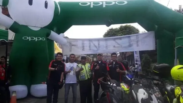 Kapol Sub Sektor Palem Semi Lakukan Pengamanan Gerak Jalan HUT BTN Kapol Sub Sektor Palem Semi Lakukan Pengamanan Gerak Jalan HUT BTN