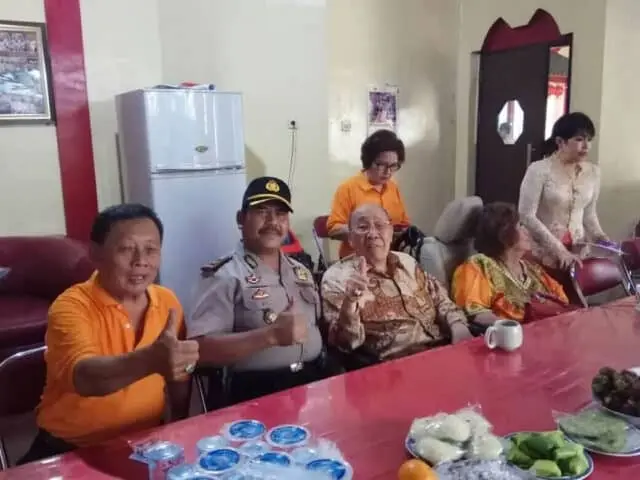 Kapolsek Karawaci Sambangi Vihara Bun San Bio Kapolsek Karawaci Sambangi Vihara Bun San Bio
