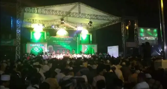 Polres Tangerang Selatan Bersama Warga Deklarasi Anti-Hoaks Polres Tangerang Selatan Bersama Warga Deklarasi Anti-Hoaks