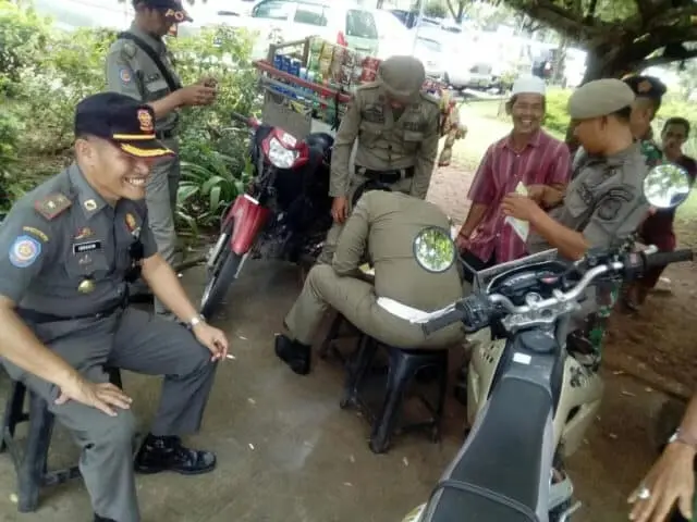 Razia Gabungan Sikat Pedagang PKL di Lingkungan Pemda Kabupaten Tangerang