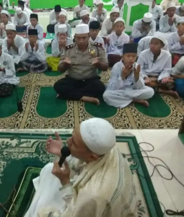 Kapolsek Neglasari Kunjungi Ponpes Al- Hasyimiyyah Kapolsek Neglasari Kunjungi Ponpes Al- Hasyimiyyah